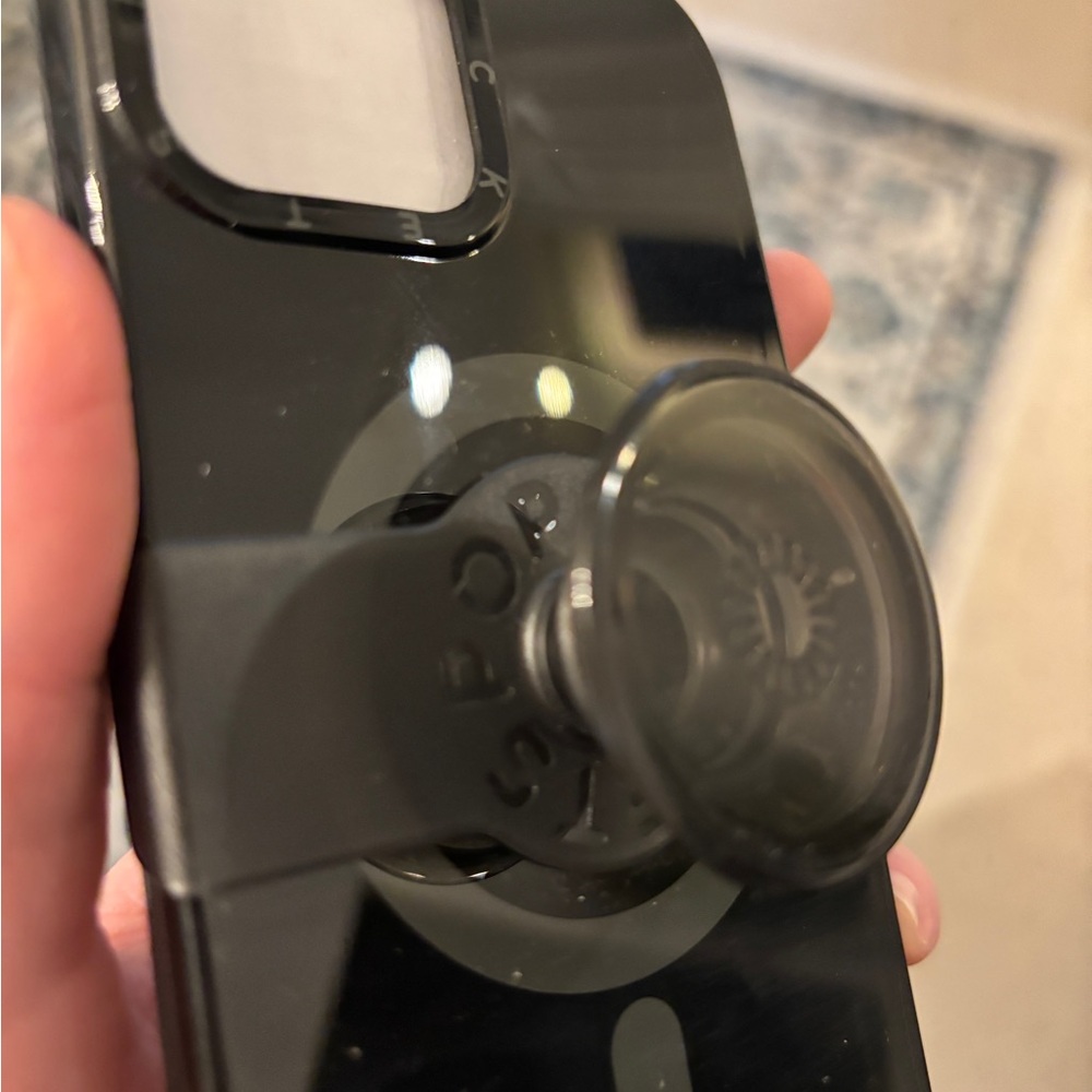 iPhone 13 pop-socket case - Picture 3 of 3
